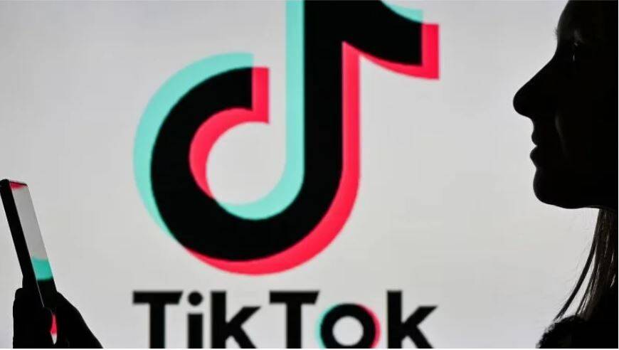 В Италии проверяют TikTok из-за опасного челленджа — молодые люди наносят на лицо шрамы