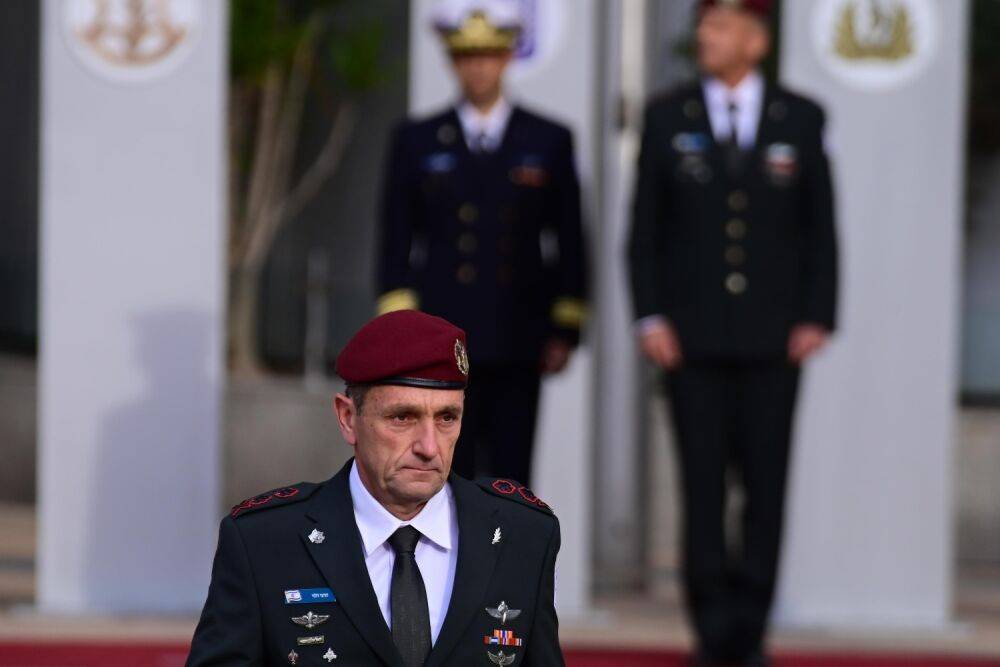 Начальник Генштаба обращается к военным в специальном письме: «Наши враги должны знать, что мы начеку»