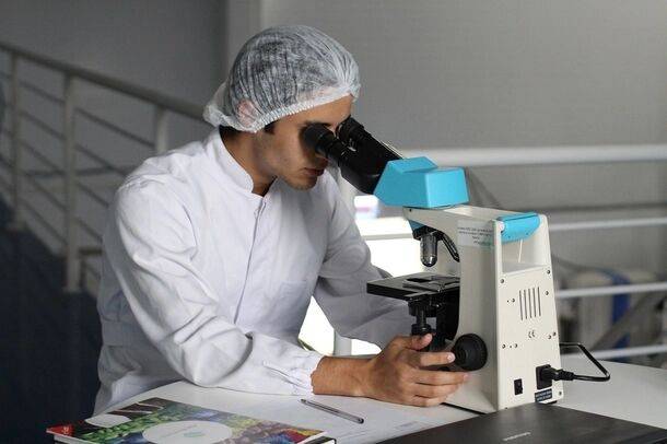 Израильские ученые разработали микроробота, способного удалять раковые клетки