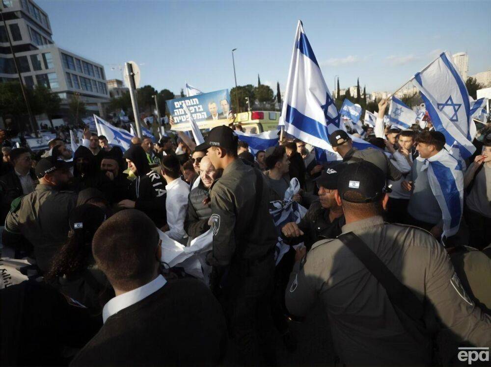 "Беру тайм-аут для диалога". Нетаньяху приостановил судебную реформу на фоне массовых протестов