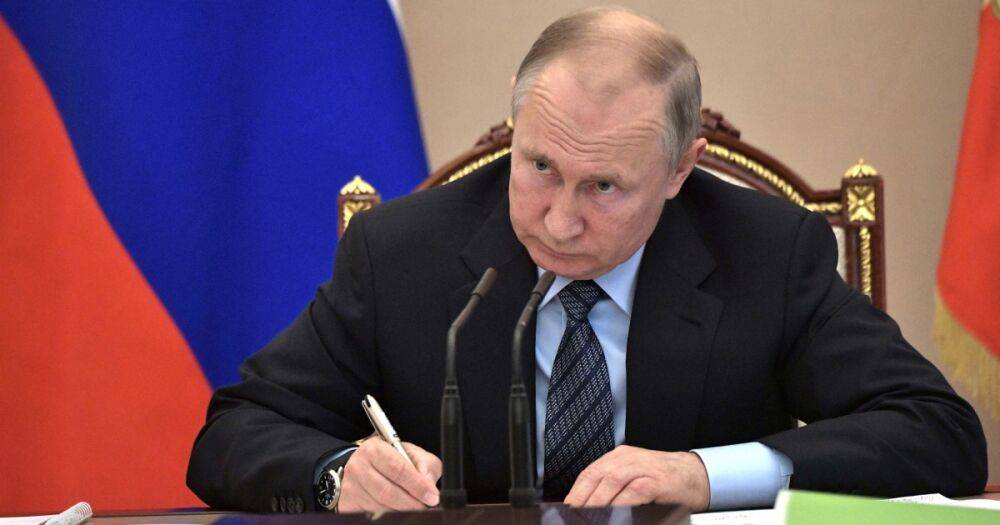 Параноидный Путин регулярно спит в Кремле из-за стресса, вызванного войной, — СМИ (фото)