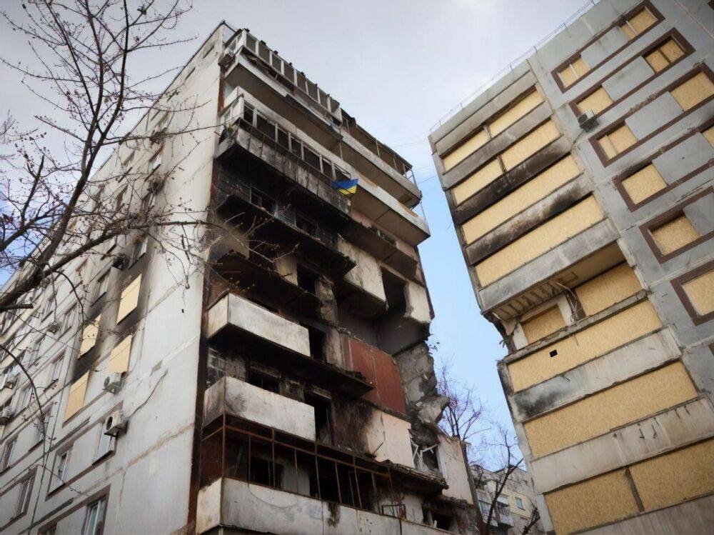 "Террористы точно знали, куда направляли свои ракеты". Зеленский заявил, что оккупанты били по жилым домам в Запорожье фугасно-осколочными "Смерчами"