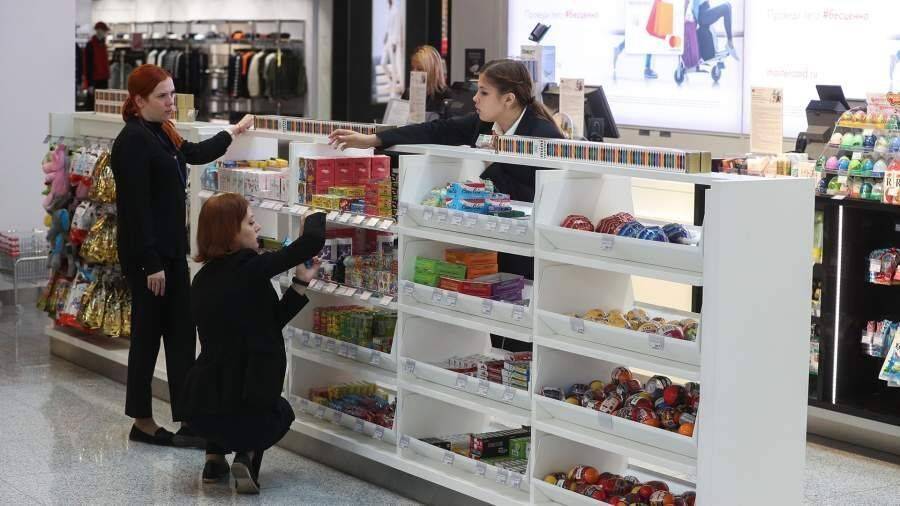 Кассовый отрыв: в РФ хотят ограничить цены на продукты в аэропортах и на вокзалах
