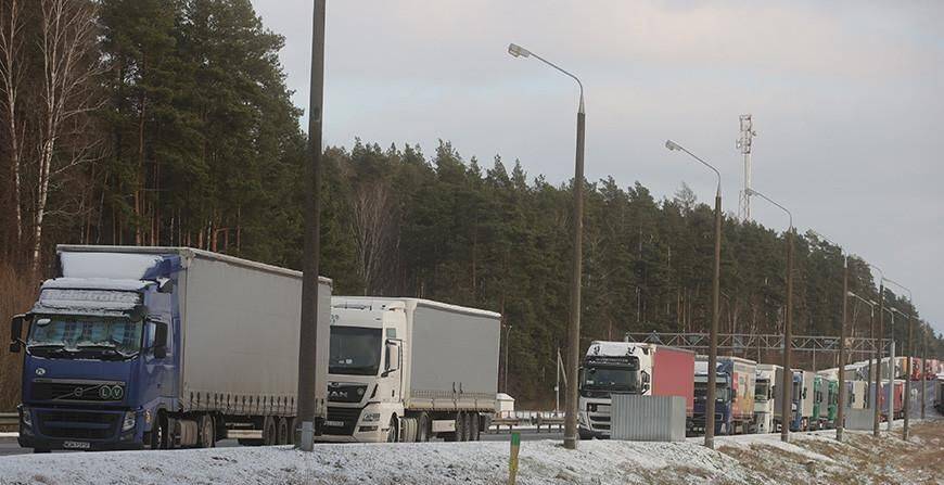 ГПК: въезда в Польшу ожидают более 1 тыс. фур, очереди на въезд в Литву также растут