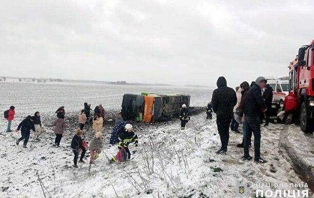 ДТП с автобусом в Хмельницкой области: 18 человек попали в больницу