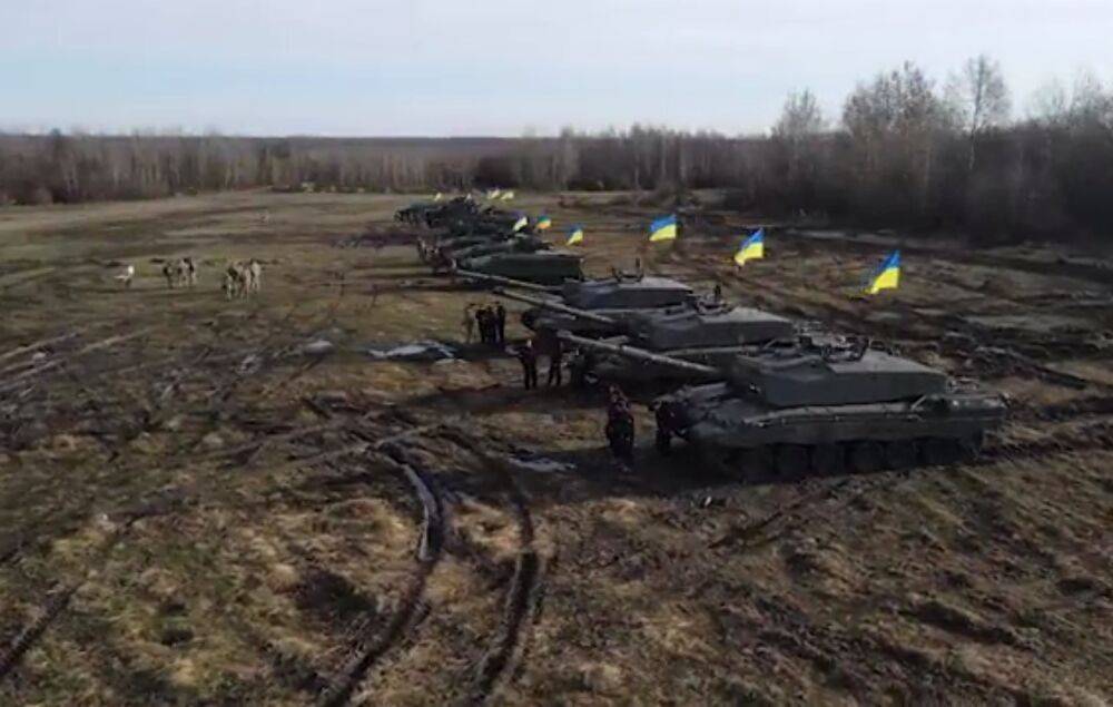 Британский танковый кулак уже в Украине: Резников показал видео - тысячи тонн мощи в броне