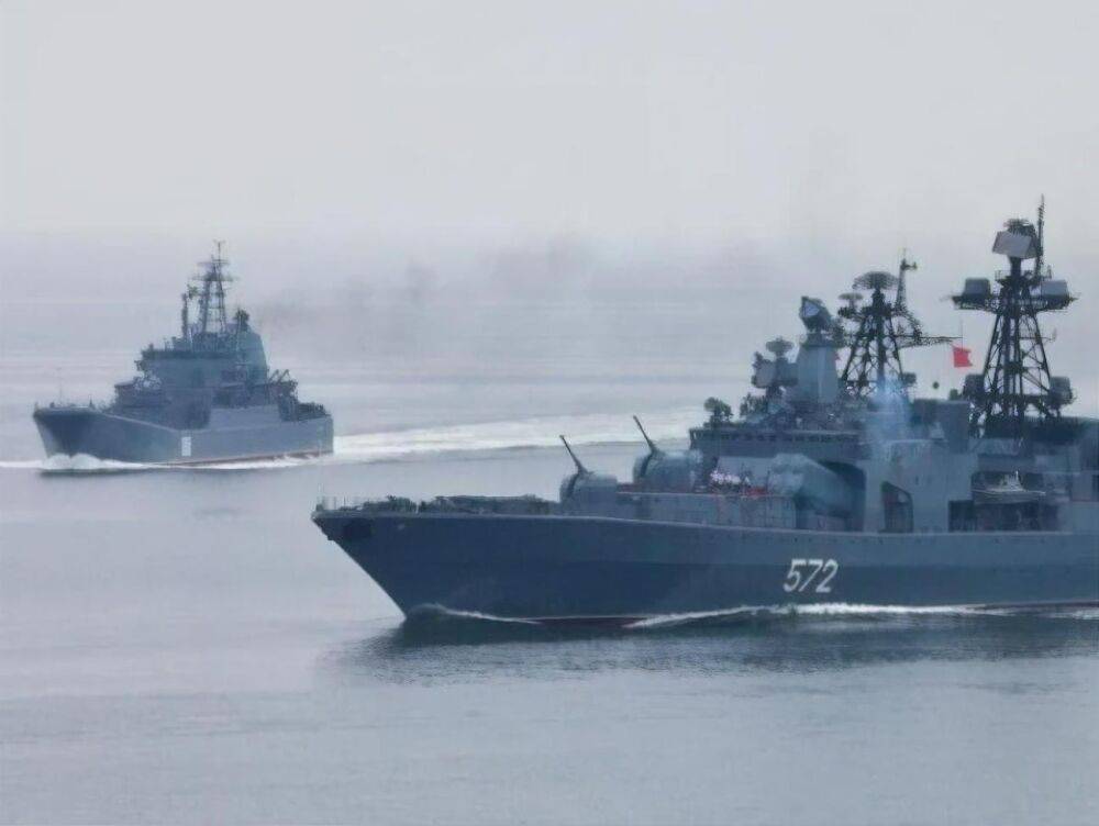 Россия держит в Черном море один носитель "Калибров", еще три – в Средиземном. Суммарный залп до 24 ракет – ВМС ВСУ