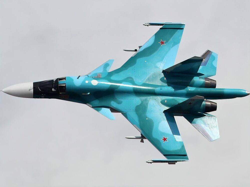 Спутниковые снимки показывают, что с аэродрома в российском Ейске после взрывов исчезли шесть Су-34