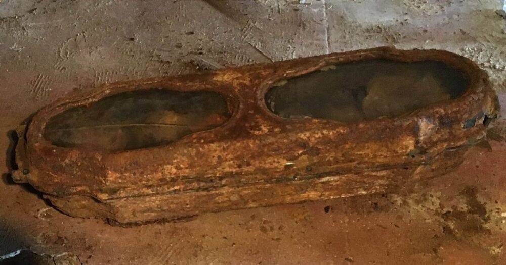 Необычный детский гроб найден в гараже: ученые раскрыли тайну столетней давности (фото)