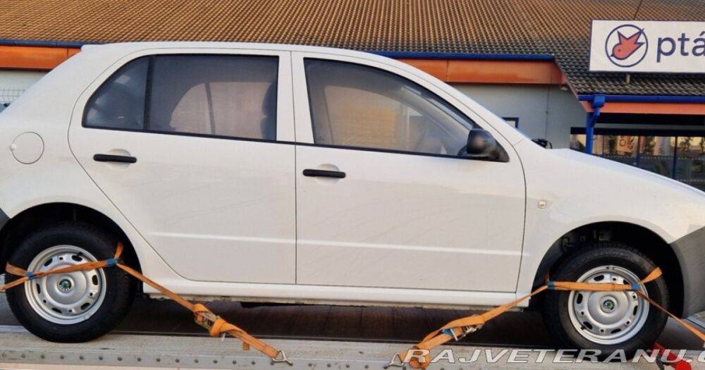 Бюджетная капсула времени: обнаружена 19-летняя Skoda Fabia в состоянии нового авто (фото)