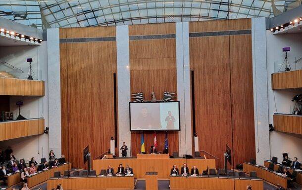 Зеленский обратился к парламенту Австрии, некоторые депутаты покинули зал