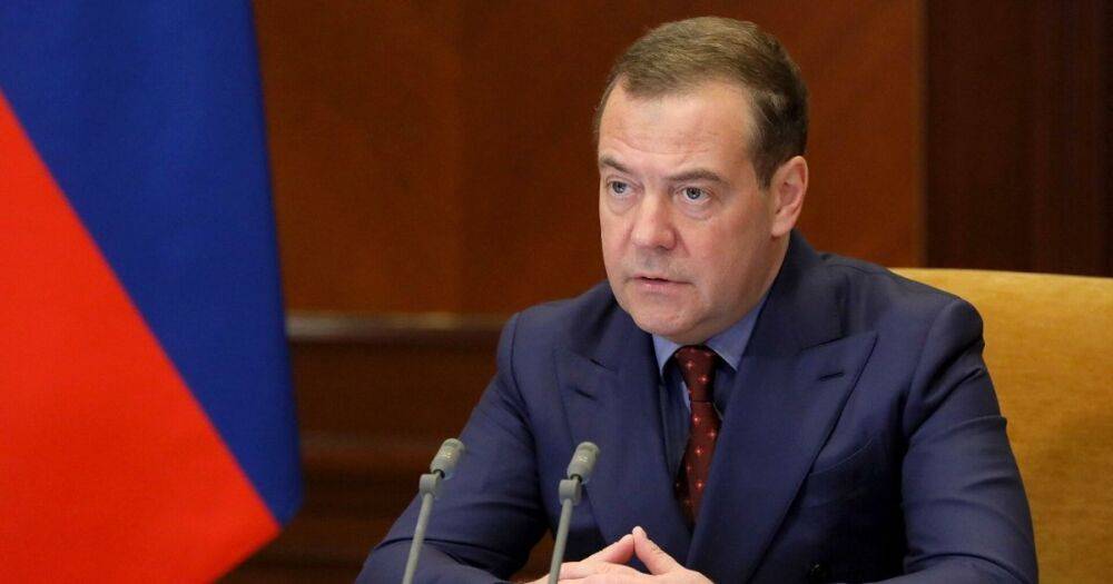 "Твари": Медведев пригрозил Третьей мировой из-за возможной отправки миротворцев в Украину