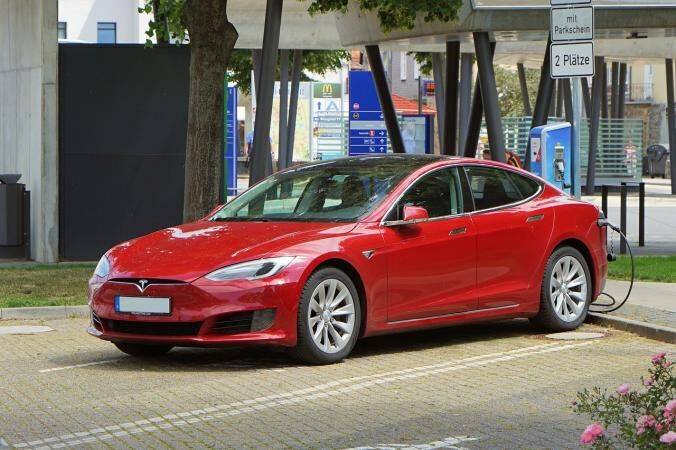Tesla в феврале продала на 31,6% больше электромобилей китайского производства, чем в прошлом году