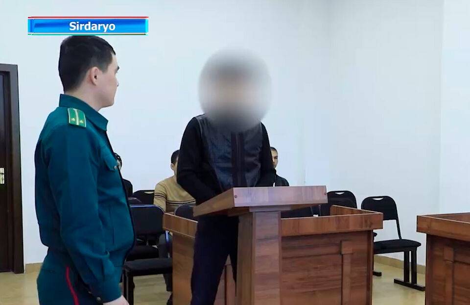 В Сырдарье оштрафовали студента, который записал видео, обвиняя хокимият в хищениях