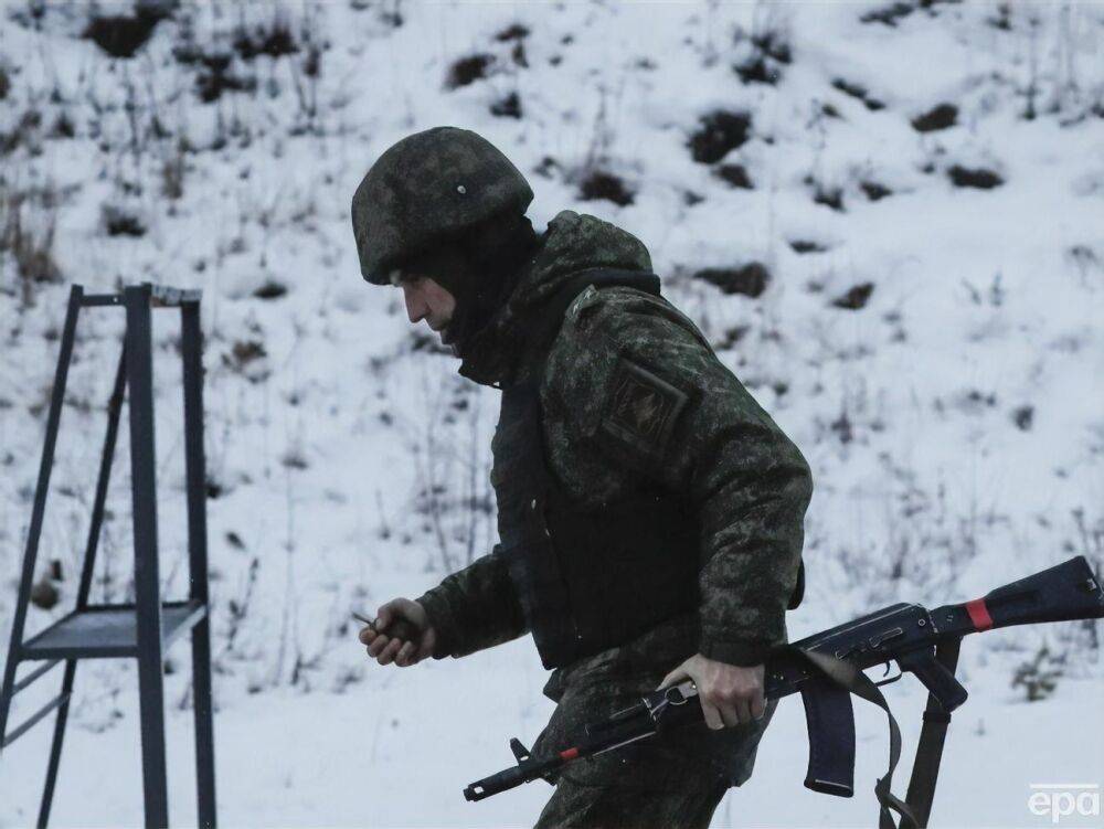 Российское командование форсирует наступление, посылая оккупантов в бой автоматами и лопатами – британская разведка