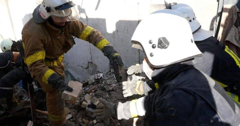 Погибли 13 человек: ГСЧС завершила спасательную операцию в Запорожье (фото)