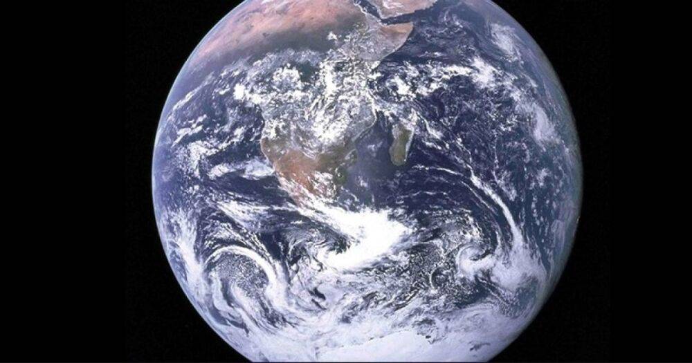 Невероятный блеск Земли. Ученые разгадали тайну равномерного свечения нашей планеты