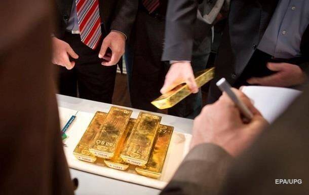 РФ более чем в три раза увеличила продажу золота