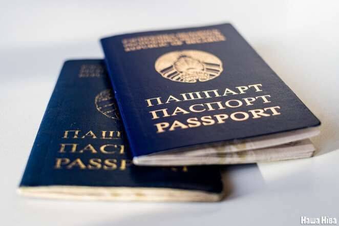 Демсилы планируют выпустить новый белорусский паспорт. Где он будет действовать и кто его будет выдавать
