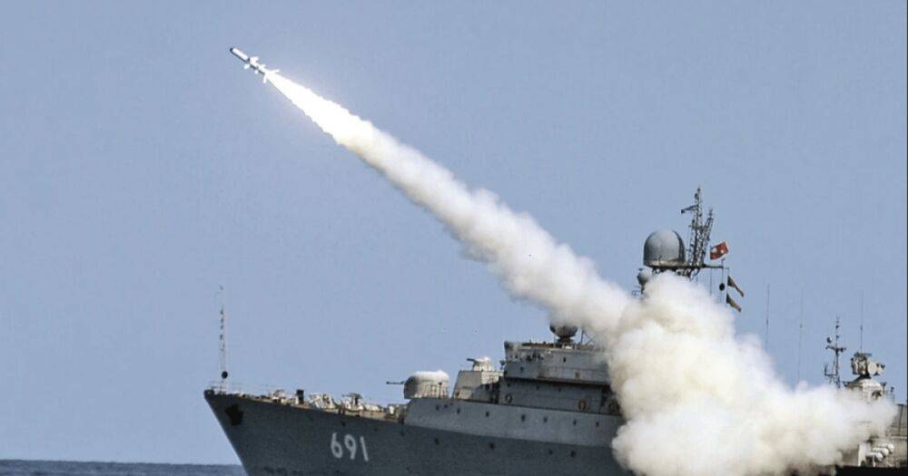 Ищет новую тактику: РФ завела на базу все ракетоносители в Черном море, — ОК "Юг"