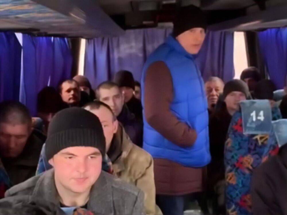 "Традиционно – кивают". Омбудсмен показал, о что говорят пленным россиянам в Украине перед обменом