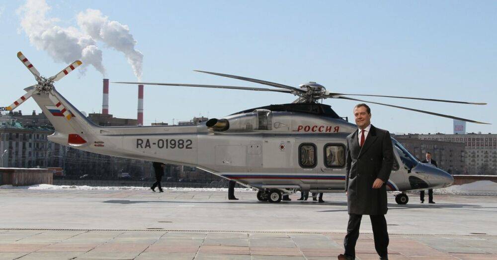 Задел дорожный знак: у вертолета из кортежа Медведева оторвало хвост (фото)
