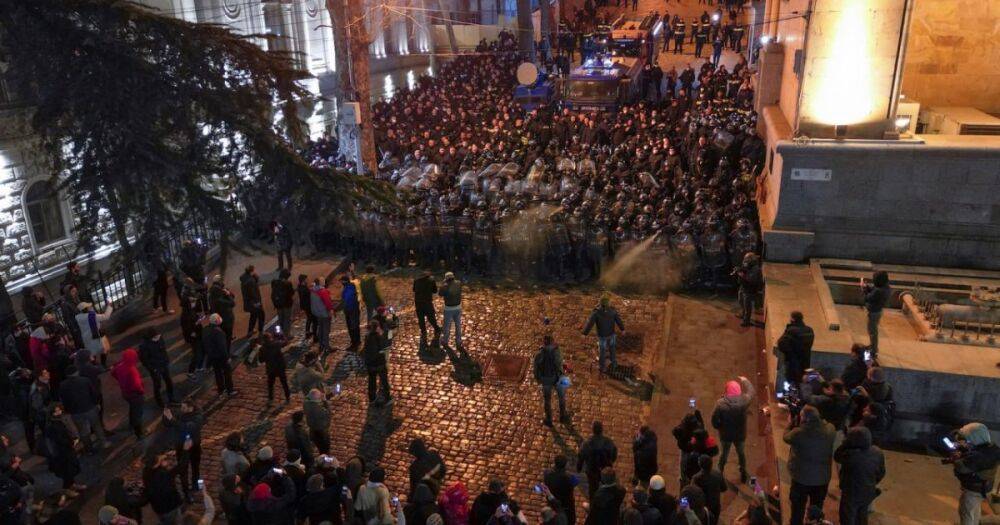Протесты в Грузии: полиция задержала 66 человек, а оппозиция готовит новые акции (фото, видео)