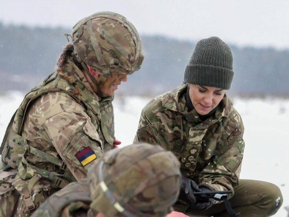 Принцесса Уэльская Кэтрин в камуфляже посетила полигон в Ирландии, где тренируются украинские военные