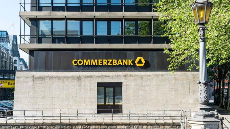 Второй крупнейший банк Германии перестал проводить платежи в Россию