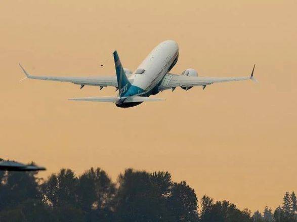 США получили ордер на арест самолета Boeing, принадлежащего "Роснефти"