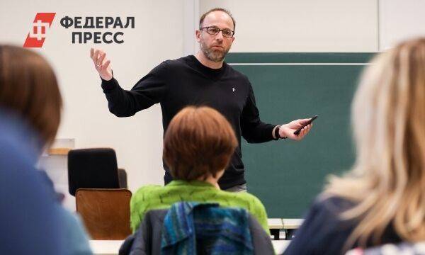 На свердловских учителей по новой программе потратят 2,8 млрд рублей