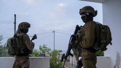 Офицер и солдат ЦАХАЛа ранены при задержании террористов в Иудее и Самарии