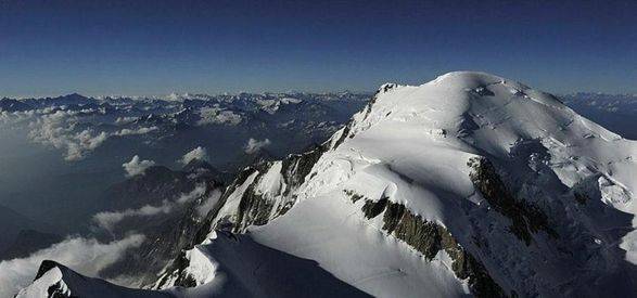 Четыре человека погибли под лавиной во французских Альпах