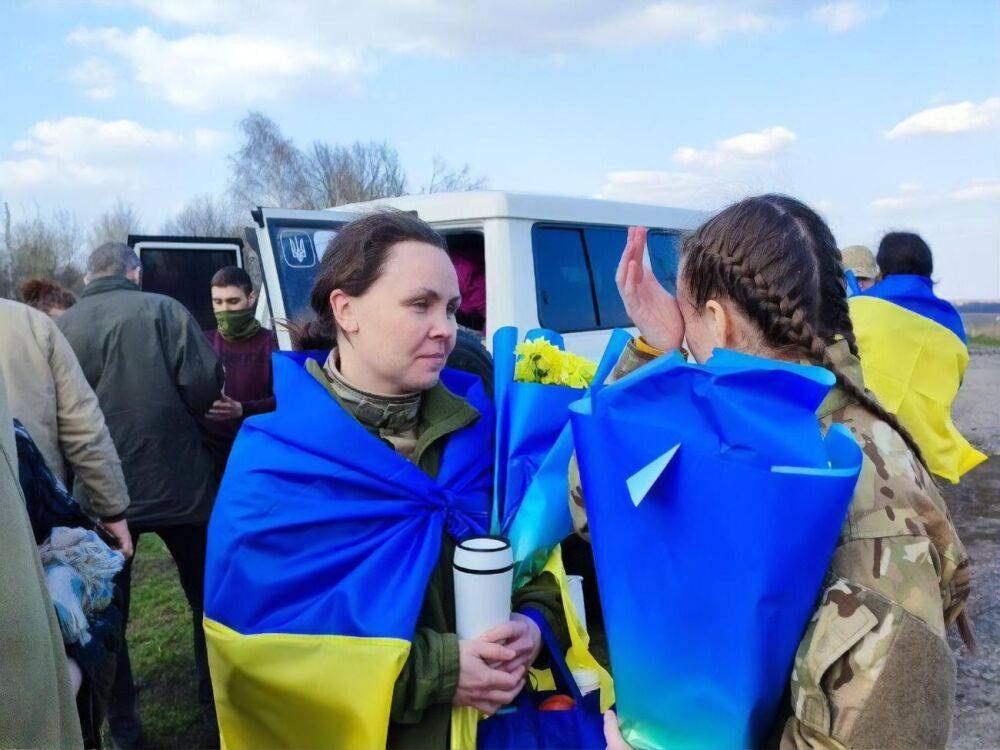 В ходе очередного обмена пленными в Украину вернулись 100 человек. Среди них – защитники Мариуполя и Гостомеля – Офис президента