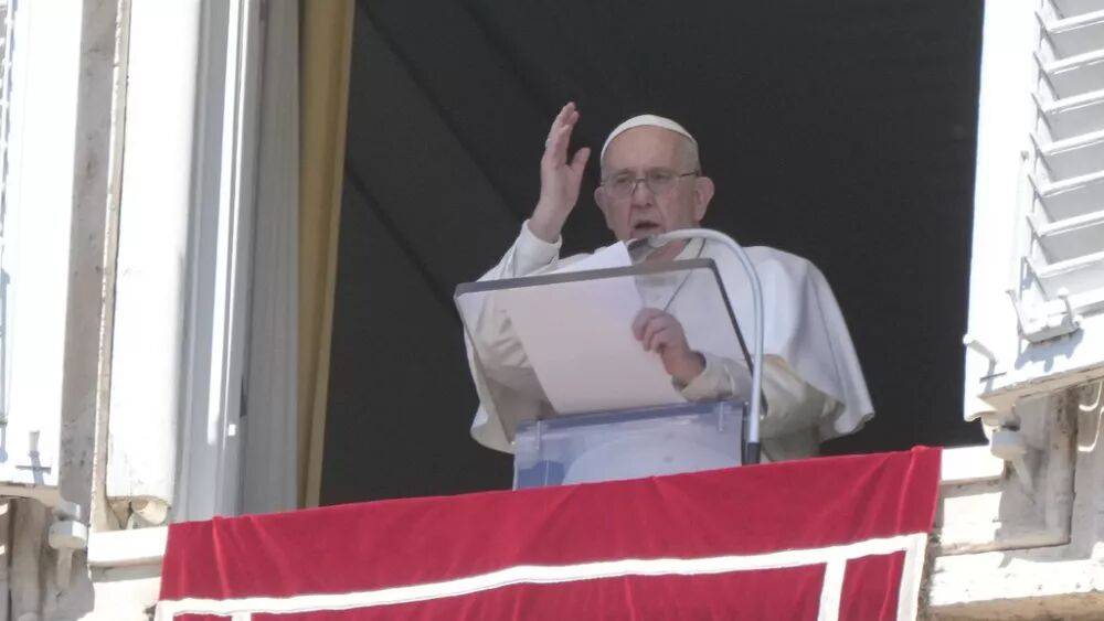 Папа римский призвал молиться за мир во всём мире