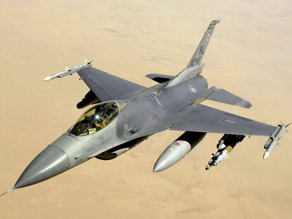 Резников заявил, что иностранный легион ВСУ готов принять пилотов, умеющих управлять истребителями F-16