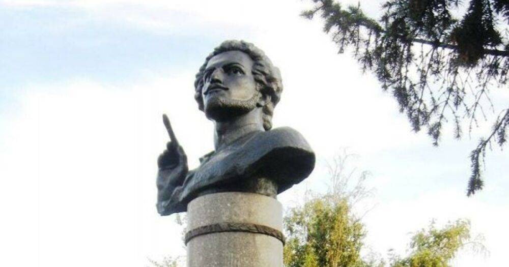 В Мариуполе оккупанты демонтировали памятник всемирно известному украинскому художнику (ФОТО, ВИДЕО)