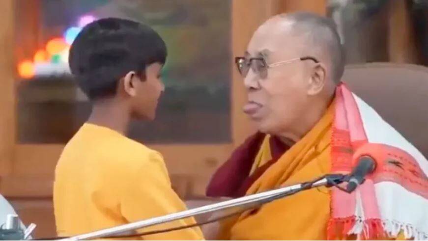 Далай-лама извинился за двусмысленное предложение мальчику