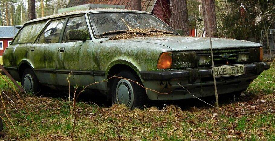 Жителей Вильнюса призвали до 23 апреля убрать брошенные автомобили