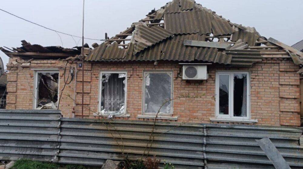 Оккупанты ударили по жилым домам в Никополе, пострадали четверо пенсионеров