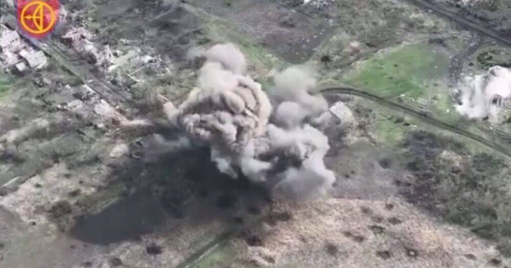 Бойцы ТРО показали эффектное уничтожение российской САУ "Нона" под Бахмутом (видео)