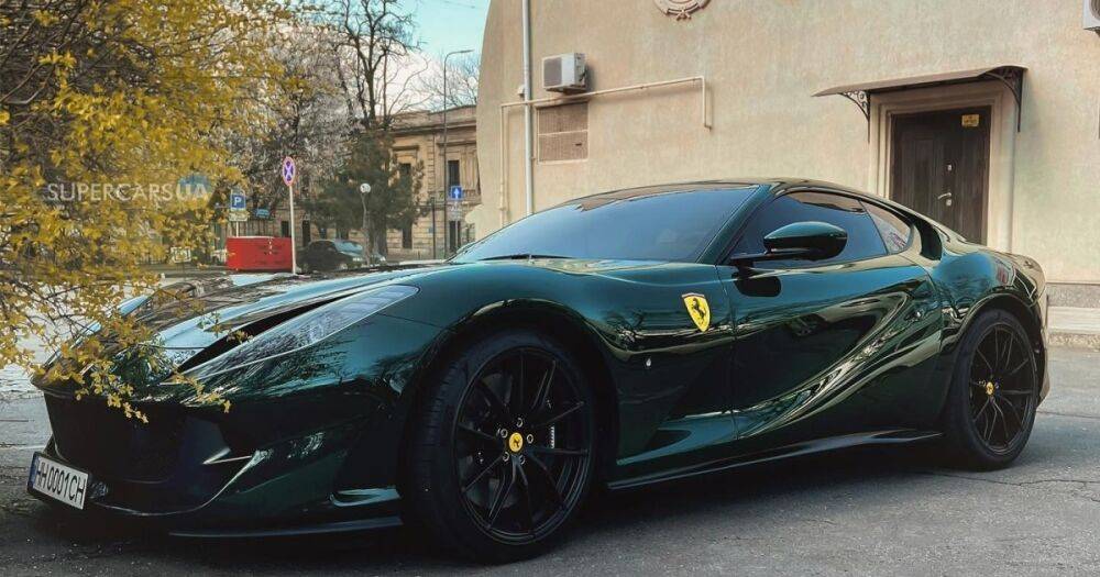 В Украине заметили сверхскоростной суперкар Ferrari за $500 000 (фото)