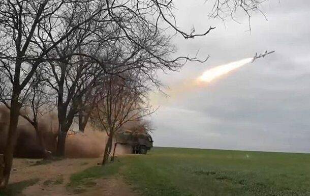 Появилось видео пусков ракет по крейсеру Москва