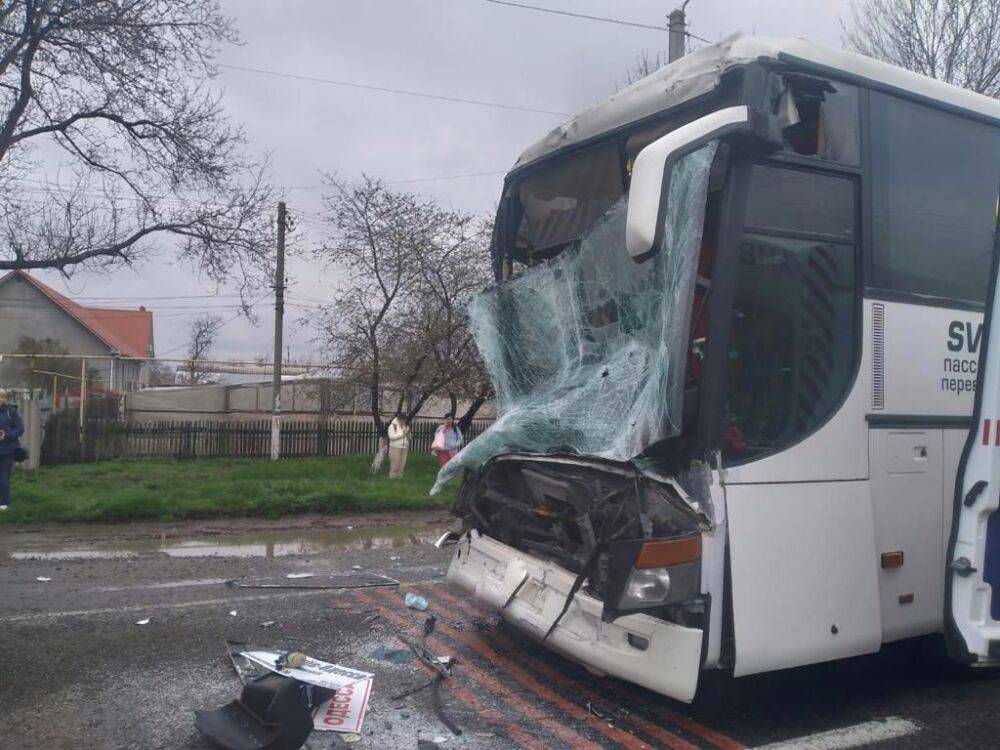 В Маяках на трассе Одесса-Рени столкнулись грузовик и два автобуса | Новости Одессы