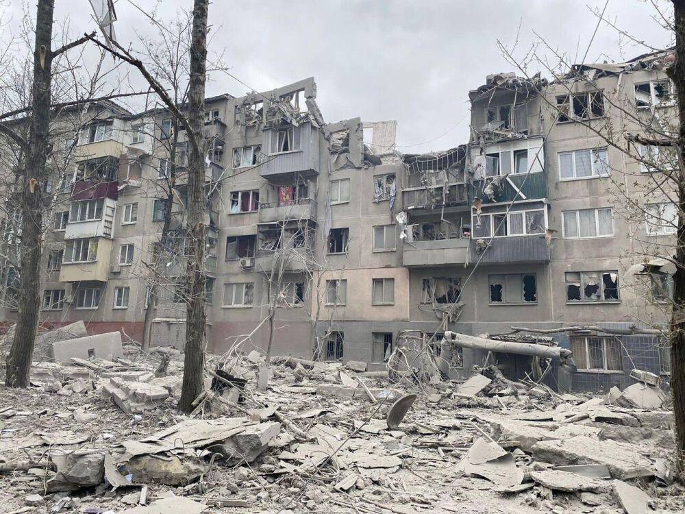 Оккупанты нанесли один из самых массированных ударов по Славянску в 2023 году, есть погибшие и пострадавшие, под завалами многоэтажки находятся люди
