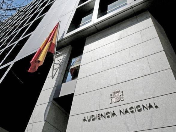 В Испании из-под стражи отпустили подозреваемого в отправке писем со взрывчаткой в посольство Украины