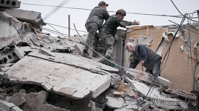 Обстрел Славянска: из-под завалов достали еще два тела погибших