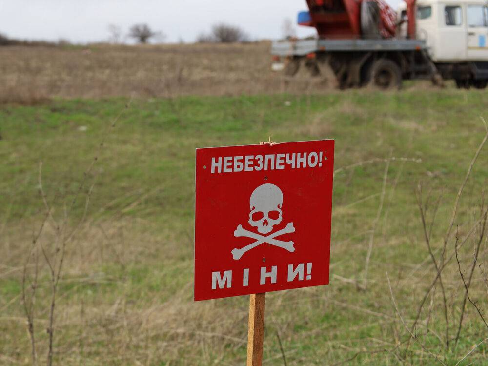Британская разведка: Каждый восьмой из подорвавшихся на мине в Украине – ребенок