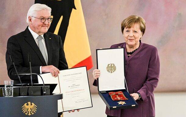 Меркель получила высшую государственную награду ФРГ