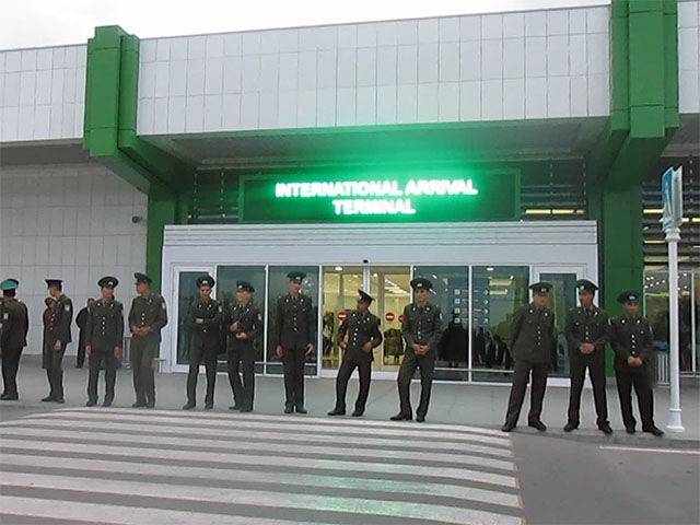 При получении турецкой визы граждан Туркменистана обязывают подписать документ с отказом от претензий, если их не допустят на рейс